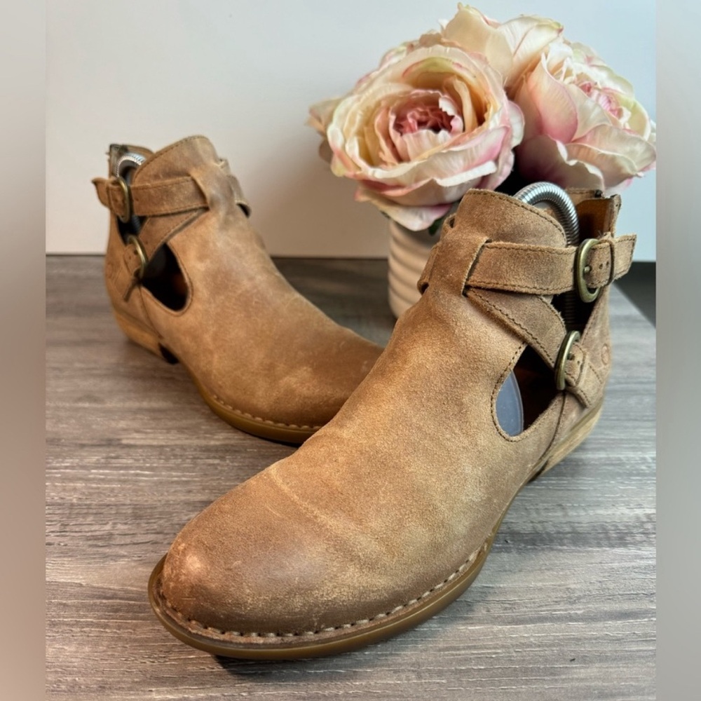 Born Kamilla Leather Boots Womens size 7.5M EUC